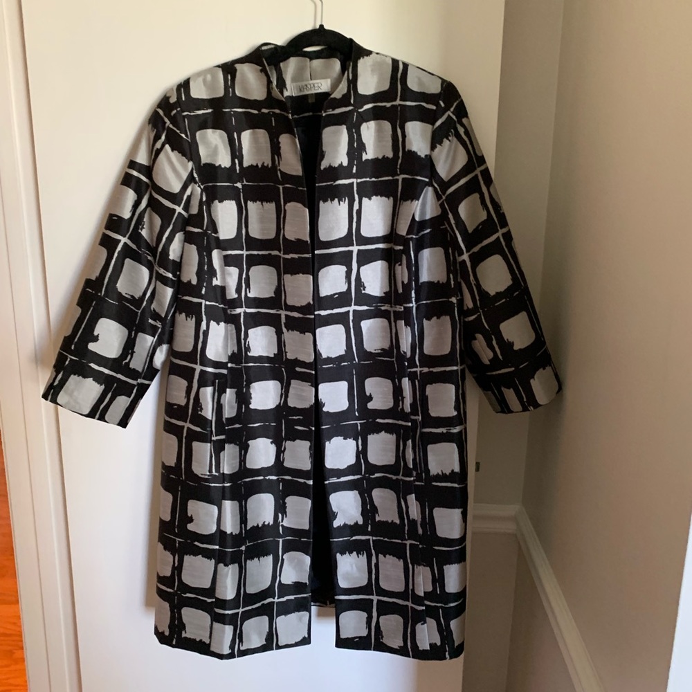 Long open blazer with silver and black print